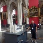 TT 02 Hlavní kouč Otto Vala žádá o podporu svých sportovců v antverpské katedrále před obrazem Rubense.